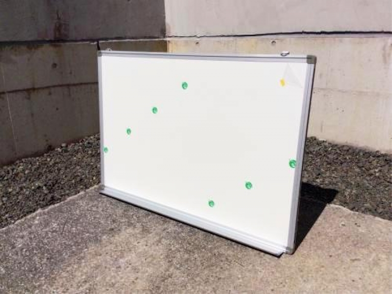 壁掛けホワイトボード　スチール加工　900×600㎜　無地　新品