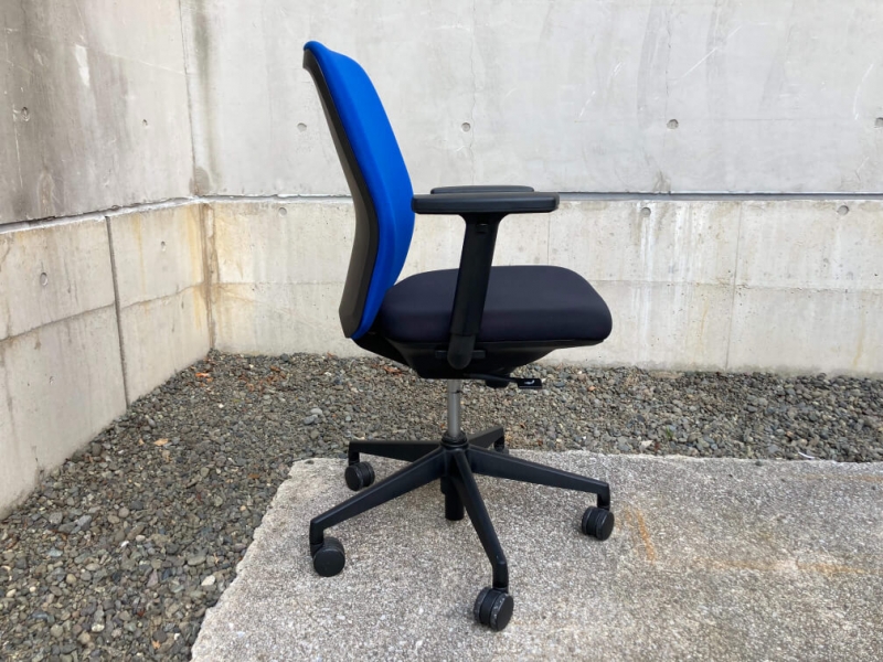 カリッサチェア　可動肘付き　ブルー　中古_1