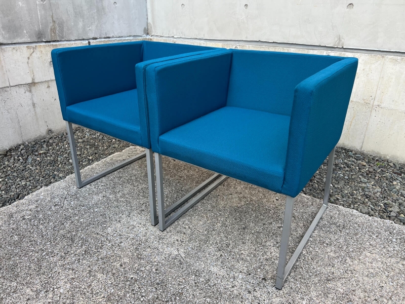 ボックス型アームチェア　　ブルー　2脚セット　中古