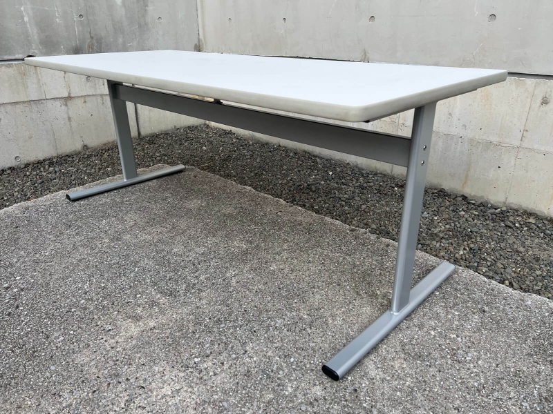 ミーティングテーブル　T字脚タイプ　W1800/D750　中古