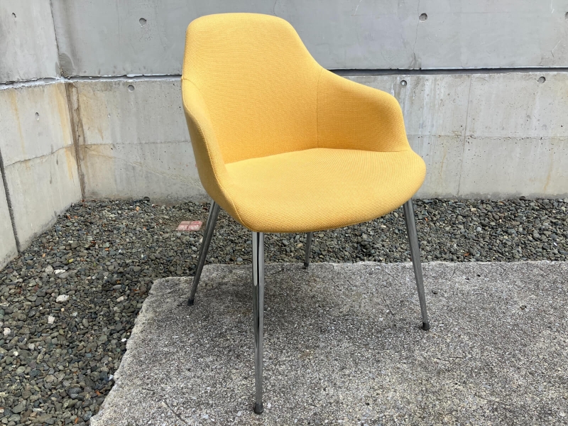 ケイク　アームチェア　イエロー　中古