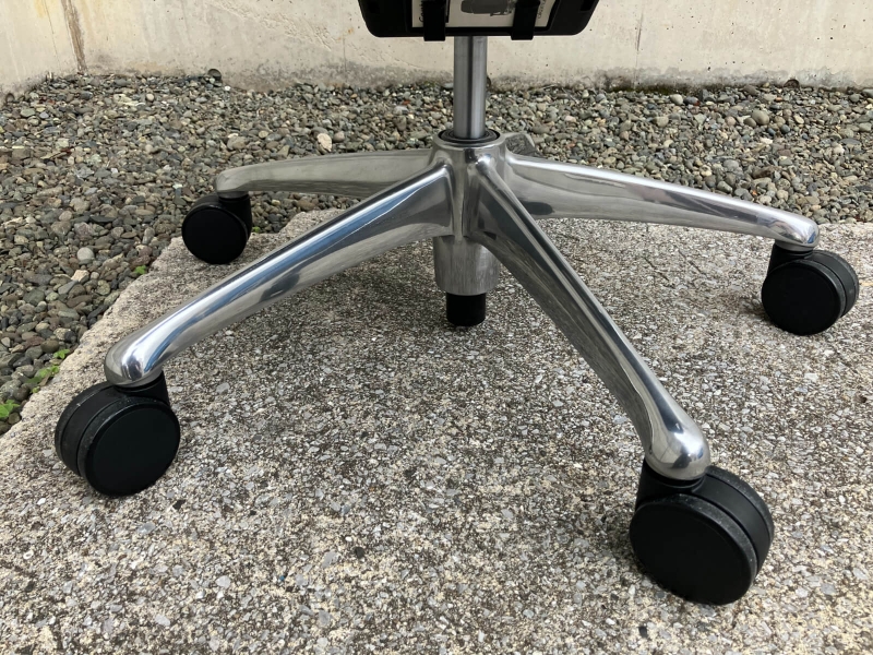 コンテッサチェア　大型ヘッドレスト付き　革張り　中古_5