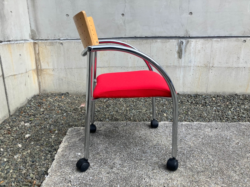 スタッキングチェア　キャスター付　木板×レッド　中古_1