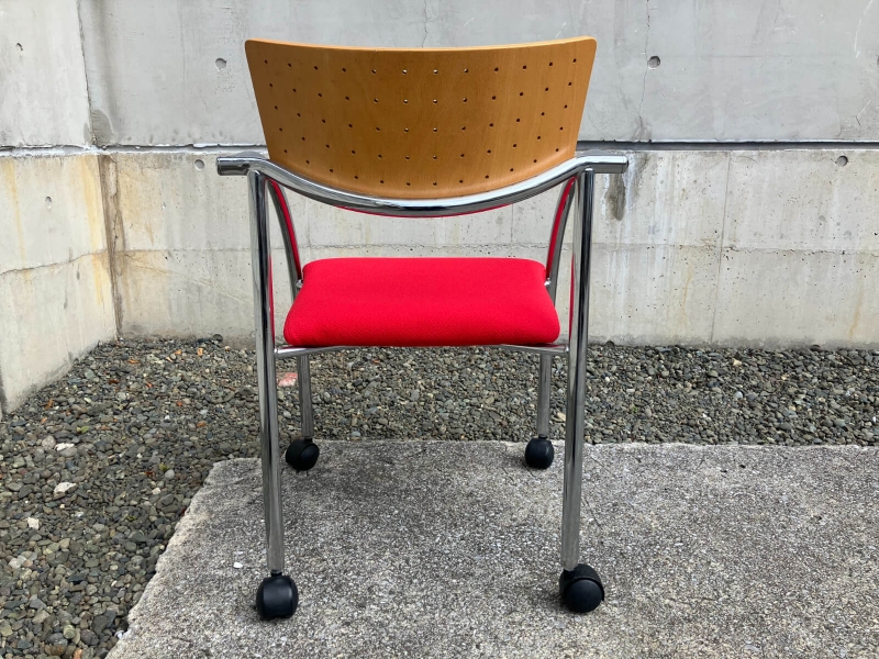 スタッキングチェア　キャスター付　木板×レッド　中古_2
