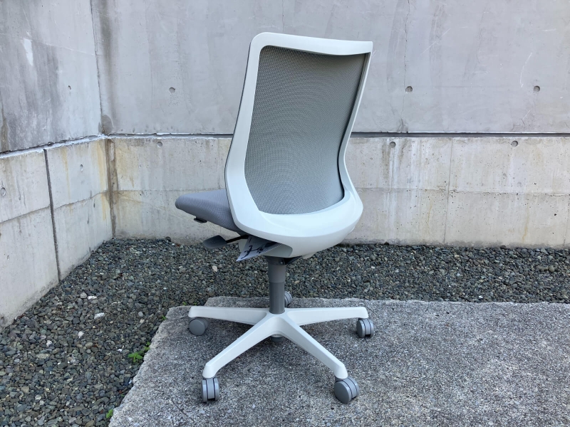 フルーエントチェア　ライトグレー　未使用品_1