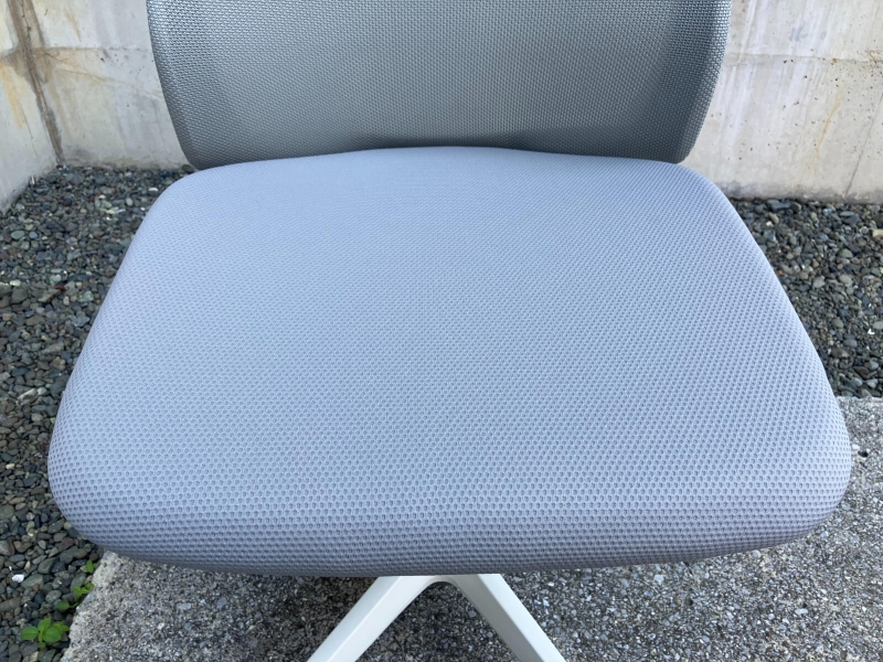 フルーエントチェア　ライトグレー　未使用品_4