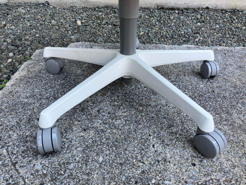 フルーエントチェア　ライトグレー　未使用品_5