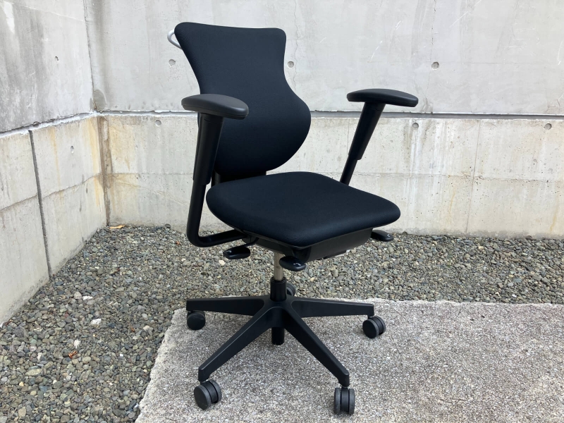 カシコチェア　ブラック　可動肘・ハンガー付き　中古