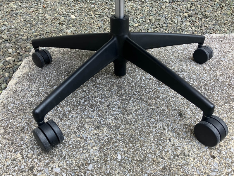 ウィザードチェア　レッド　可動肘付　中古_7