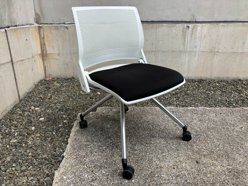 クリール　ミーティングチェア　ホワイト×ブラック　中古