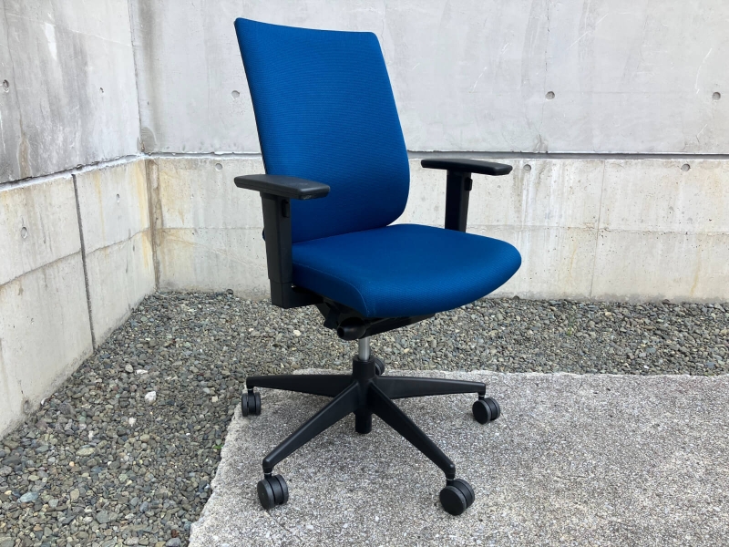 ウィザード２チェア　ハイバック　可動肘付き　ブルー　中古
