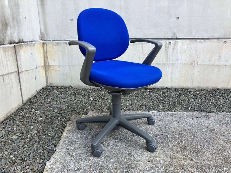 ジャストチェア　肘付き　ブルー　中古　＊昇降ガス弱