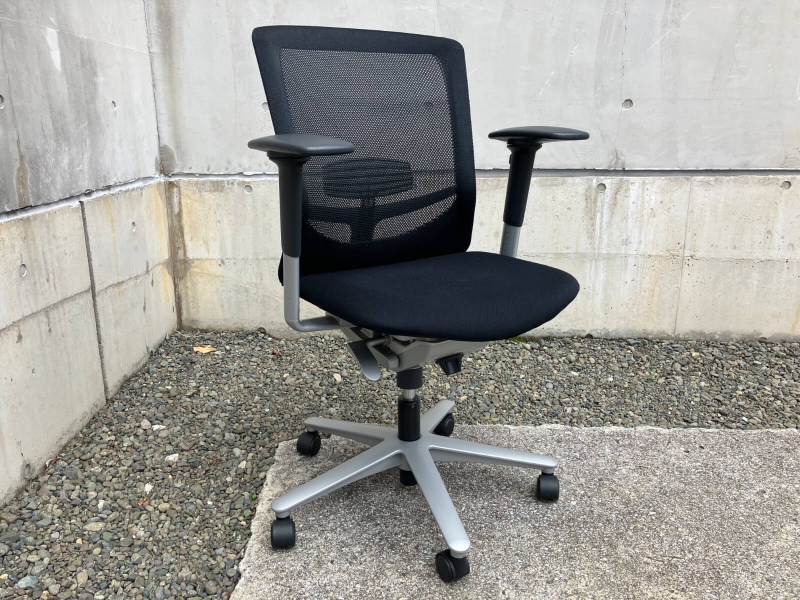 レジアチェア　ブラック　可動肘付き　中古　特価品
