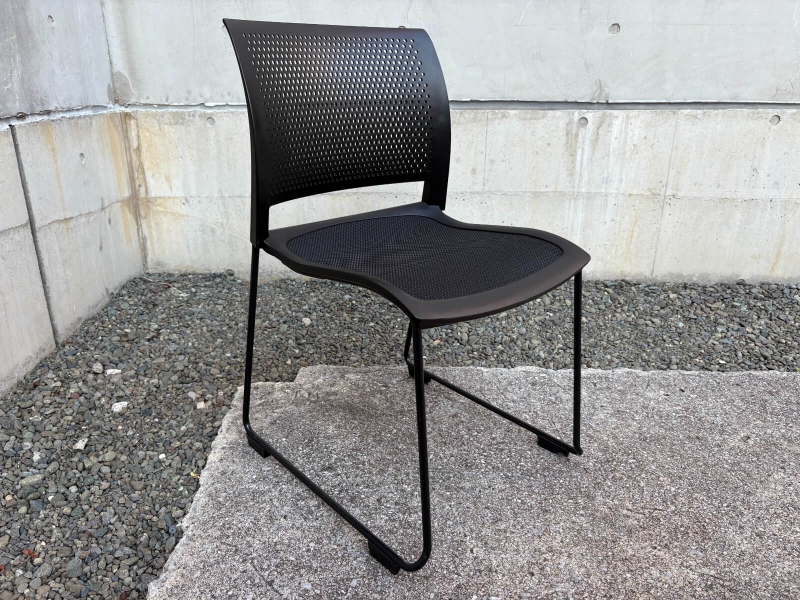 スタッキングチェア　スプライン　ブラック　中古