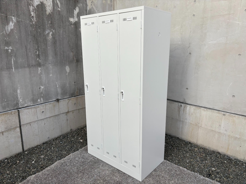 LEOシリーズ　3人用ロッカー　ホワイト　中古