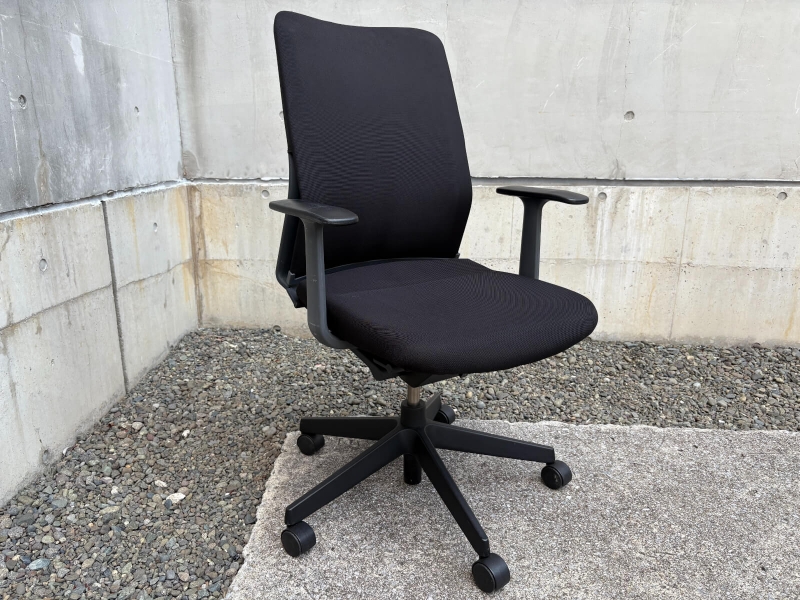 アガタＳチェア　肘付き　ブラック　中古