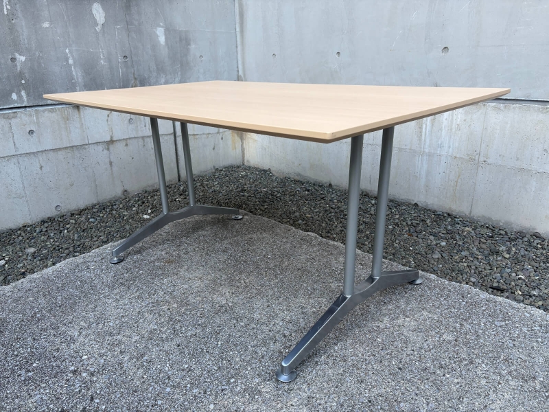 エレーザ　ミーティングテーブル　W1500/D900　中古