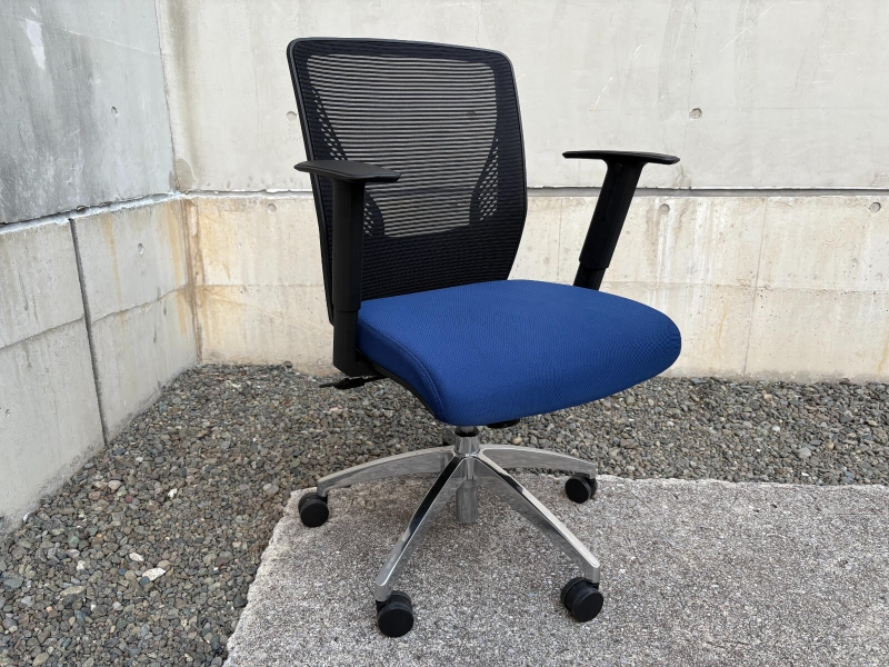 VCM1チェア　可動肘付き　ブルー　中古