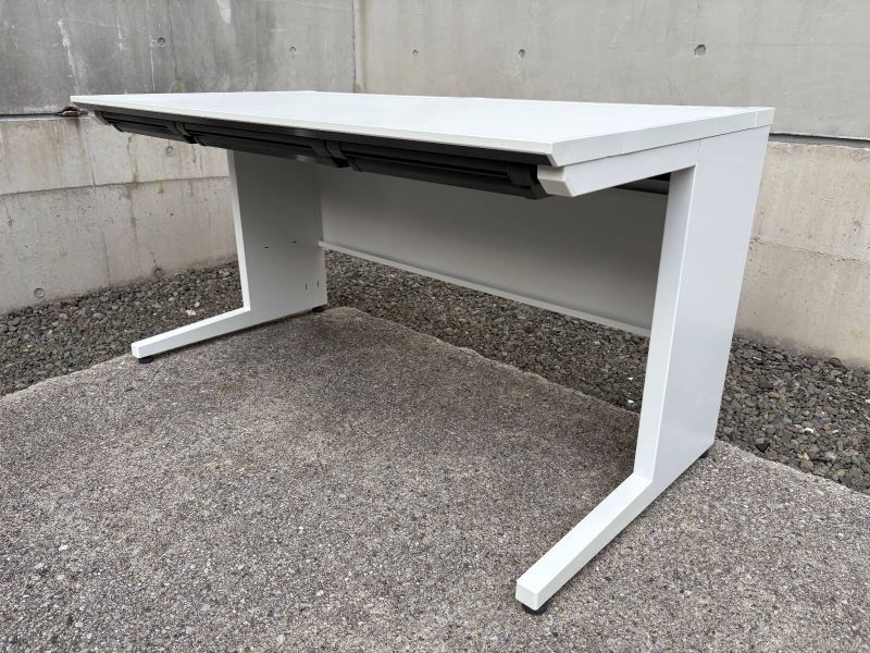 ISデスクシリーズ　平机　W1400　中古