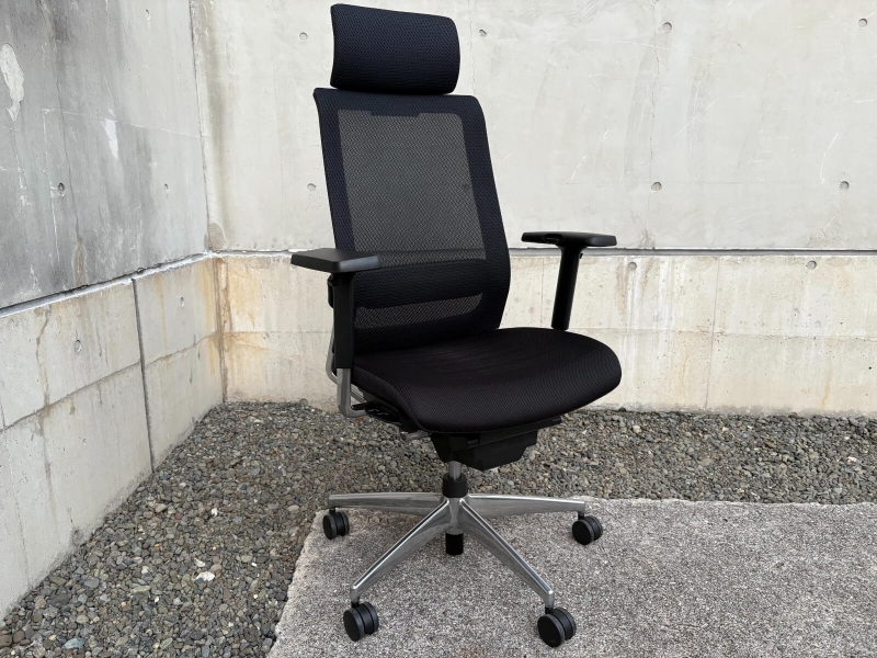 エアフォートチェア　可動肘・ヘッドレスト付き　ブラック　中古