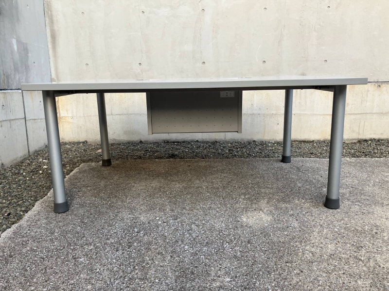 中央配線機能付きテーブル　W1600/D1200　中古_1