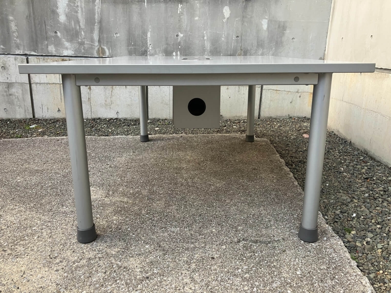 中央配線機能付きテーブル　W1600/D1200　中古_2