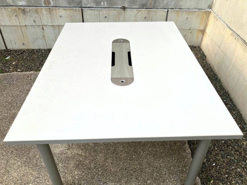 中央配線機能付きテーブル　W1600/D1200　中古_3