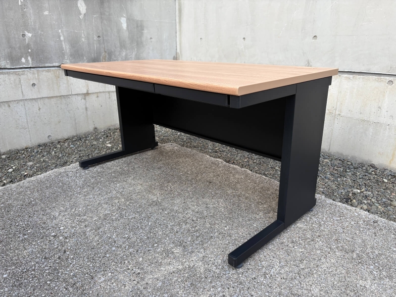 インベントシリーズ　平机　W1400　中古