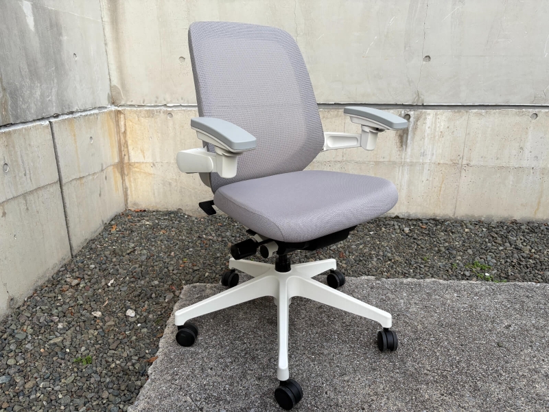 ノートチェア　メッシュタイプ　ライトグレー　中古【2023年製造 美品】
