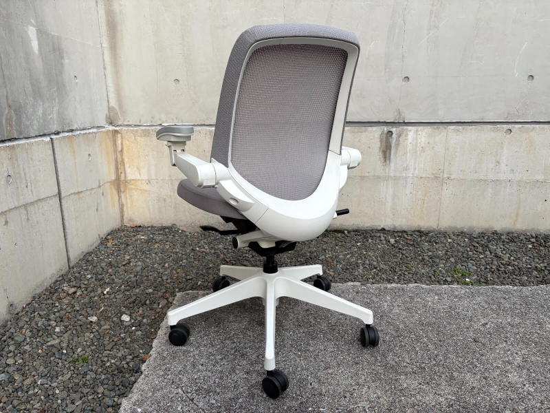 ノートチェア　メッシュタイプ　ライトグレー　中古【2023年製造 美品】_1