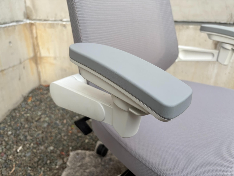 ノートチェア　メッシュタイプ　ライトグレー　中古【2023年製造 美品】_4