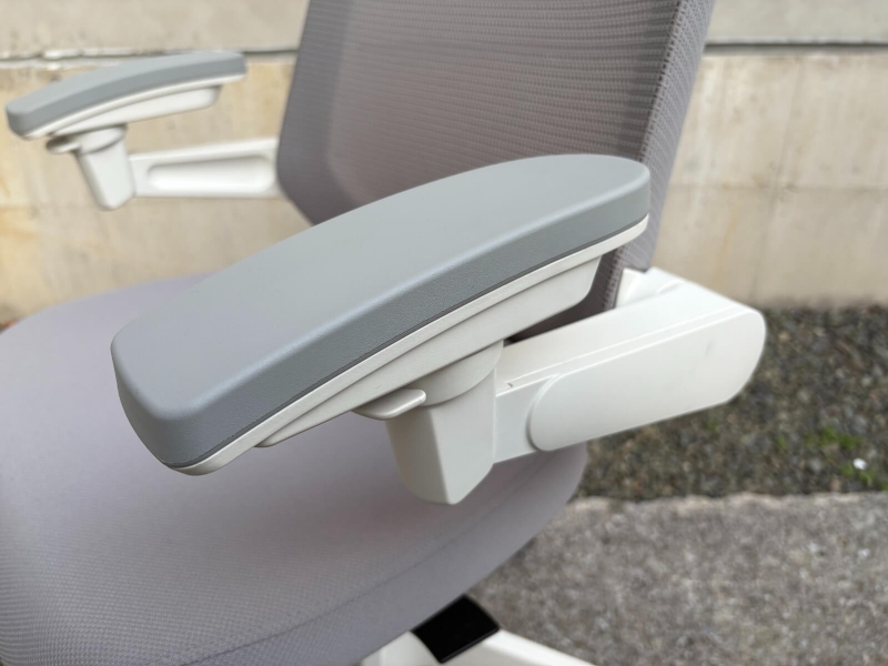 ノートチェア　メッシュタイプ　ライトグレー　中古【2023年製造 美品】_5