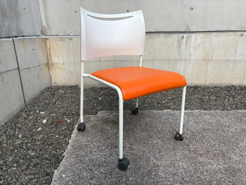 スタッキングチェア　SFIDA　キャスター付き　中古