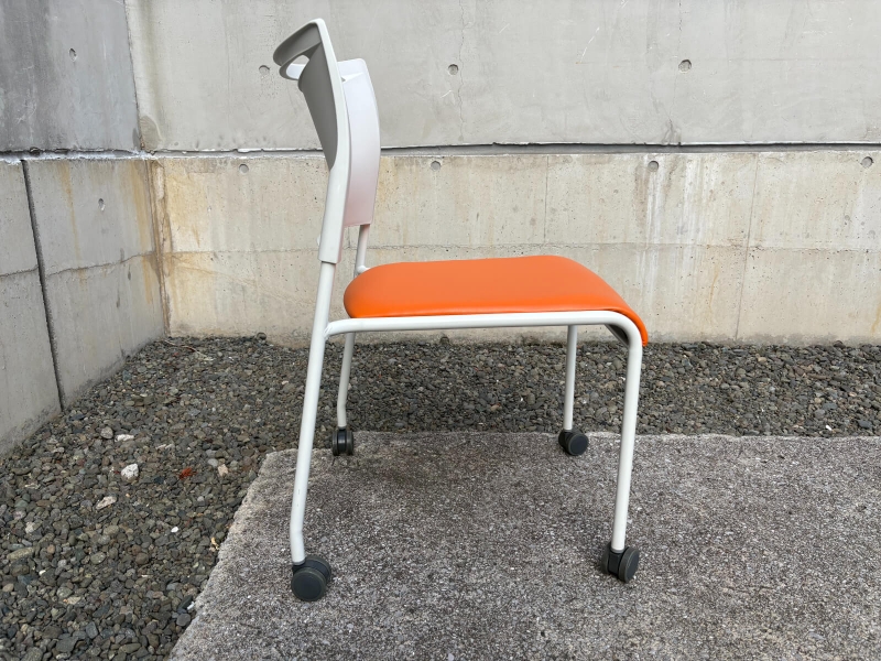 スタッキングチェア　SFIDA　キャスター付き　中古_1