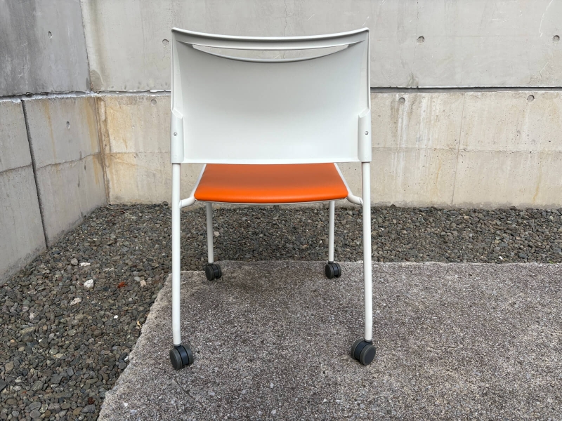 スタッキングチェア　SFIDA　キャスター付き　中古_2