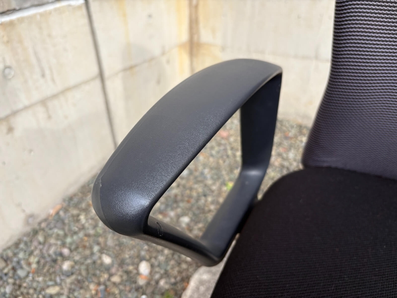 ルディオチェア　ダークグレー　肘付き　中古_4