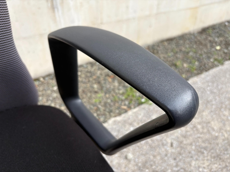 ルディオチェア　ダークグレー　肘付き　中古_5