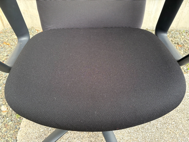 ルディオチェア　ダークグレー　肘付き　中古_6