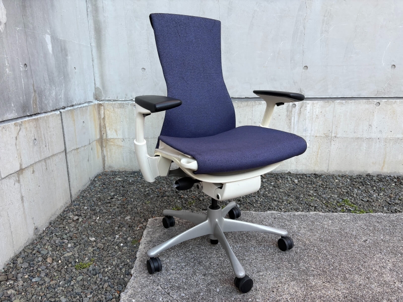 エンボディチェア　ブルー　中古　＊張地スレ有り_0