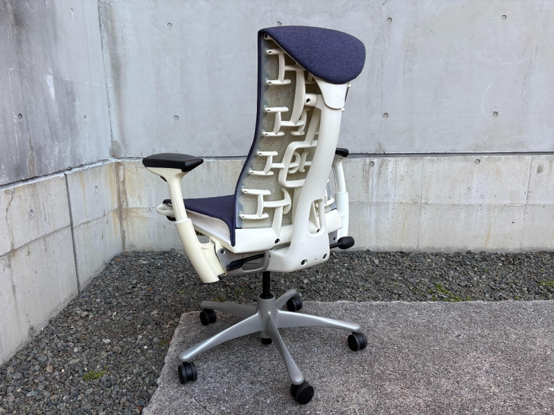 エンボディチェア　ブルー　中古　＊張地スレ有り_1