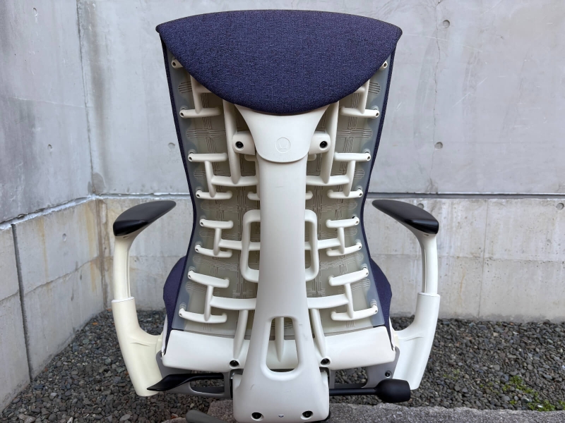 エンボディチェア　ブルー　中古　＊張地スレ有り_2