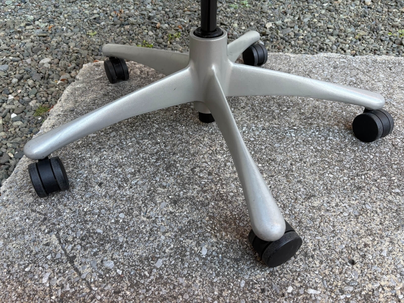 エンボディチェア　ブルー　中古　＊張地スレ有り_6