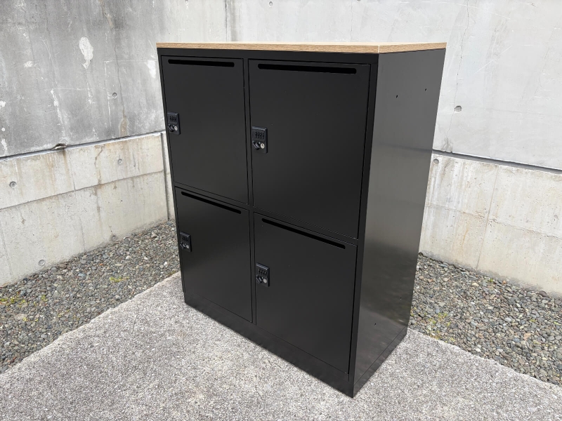 4人用パーソナルロッカー　ダイヤル錠（非常開錠キー付き）　ブラック　中古
