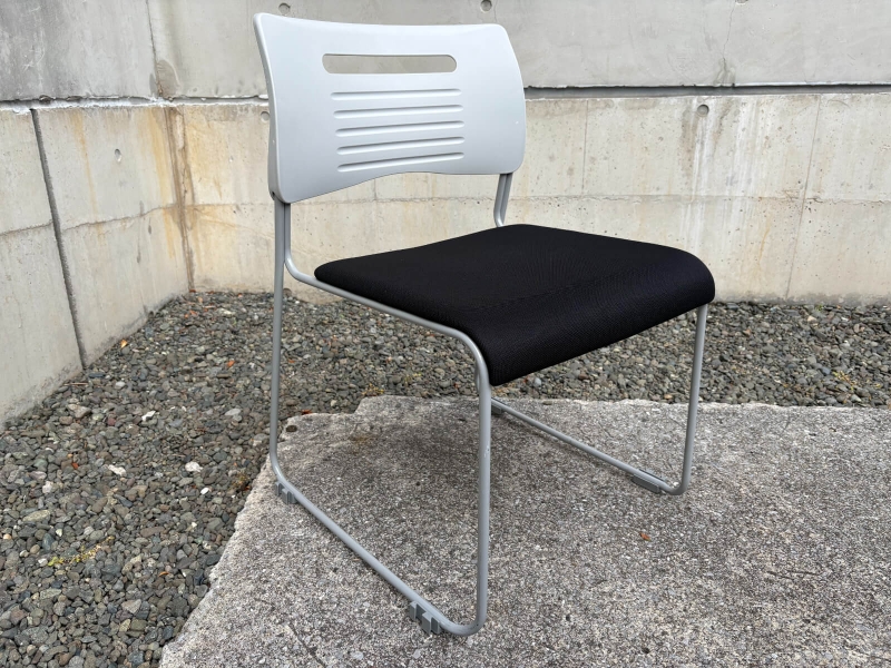 PMCシリーズ　スタッキングチェア　ブラック　中古