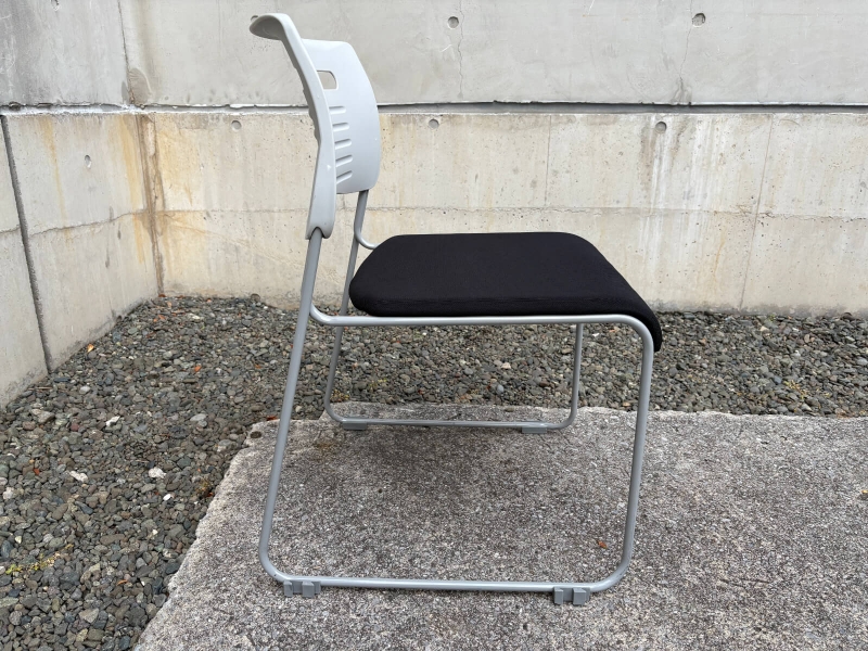 PMCシリーズ　スタッキングチェア　ブラック　中古_1