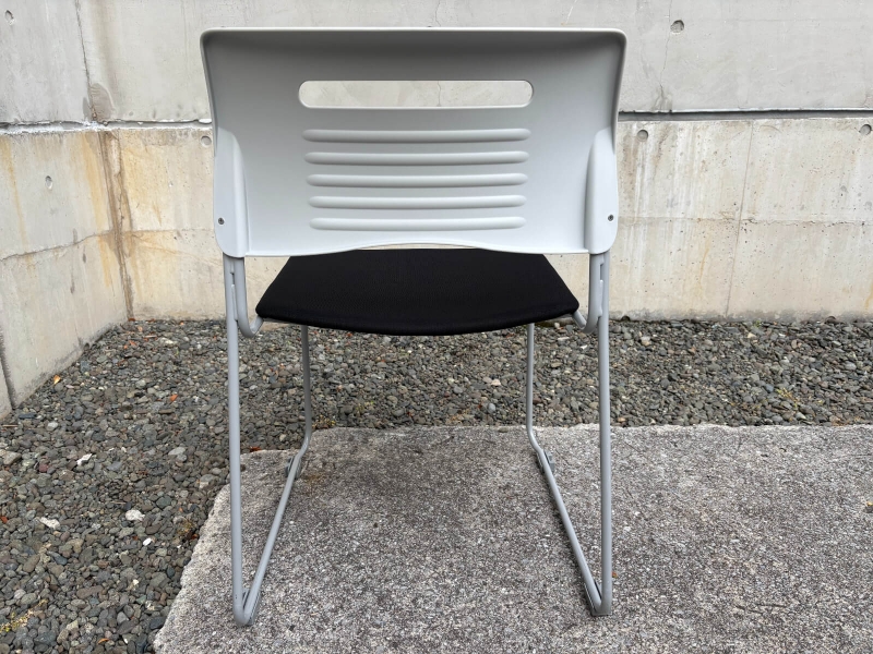 PMCシリーズ　スタッキングチェア　ブラック　中古_2