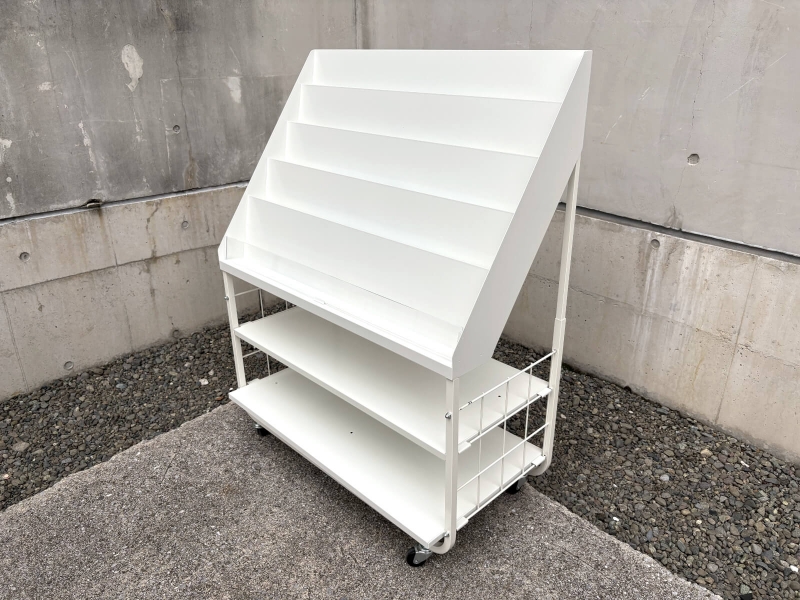 マガジンラック　W900/D450/H1150㎜　キャスター付き　中古