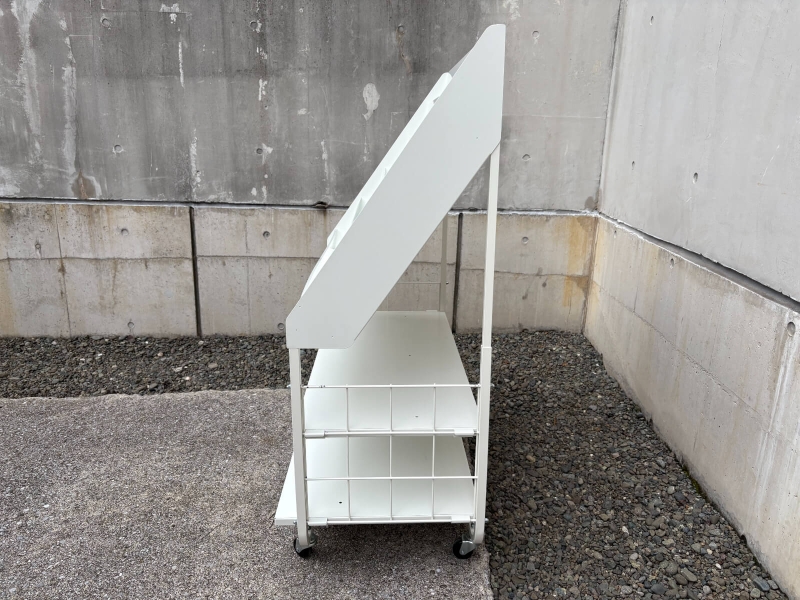 マガジンラック　W900/D450/H1150㎜　キャスター付き　中古_2