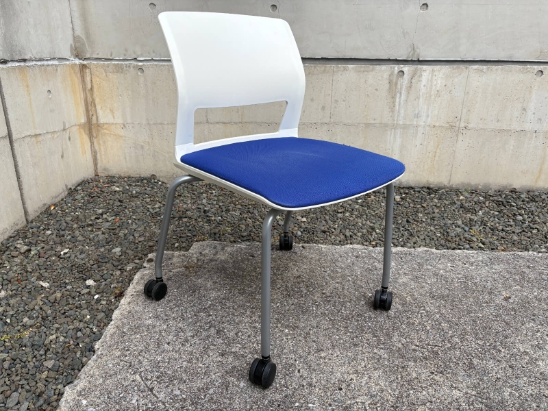 スタッキングチェア　キャスター付き　CK-160C　ブルー　中古_0