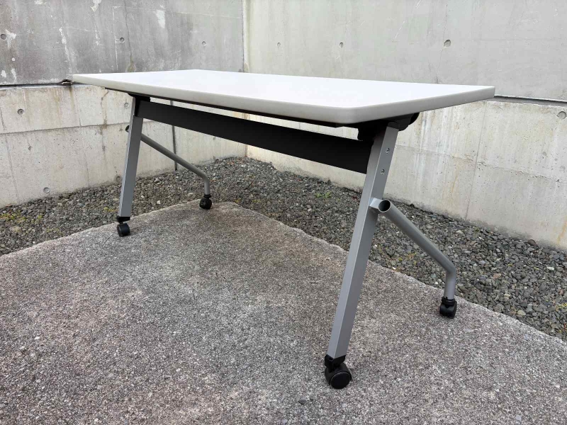 HFLシリーズ　平行スタックテーブル　W1500/D600　中古　脚部カバー欠品_0